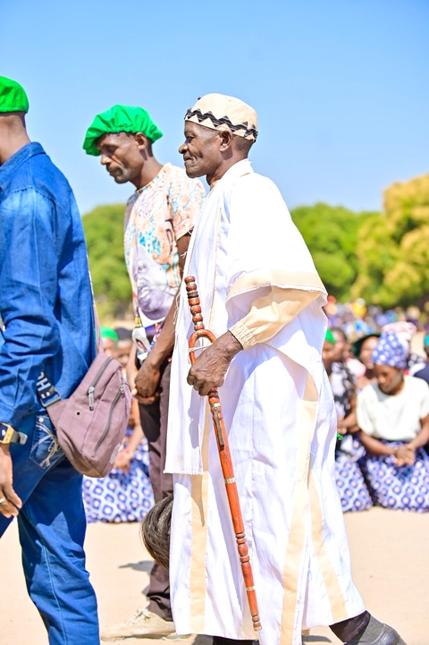 Fumu Shokuru Kaputungu, thsikuña thsenthzi thsaethsiwa ci Mbumba, thsaa ku Hekeviya, ma kilomita o ku twethsa ku kuma mu mutanu, ku wiko o mbongi thza Rivungu.