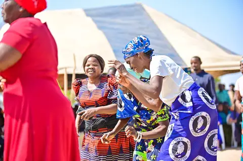 Akwakwimba o makereke o ku cithsiathsia o kwemba no ku kina pa kuyarekiwa ko Bibele thzo Thsikwamashi.